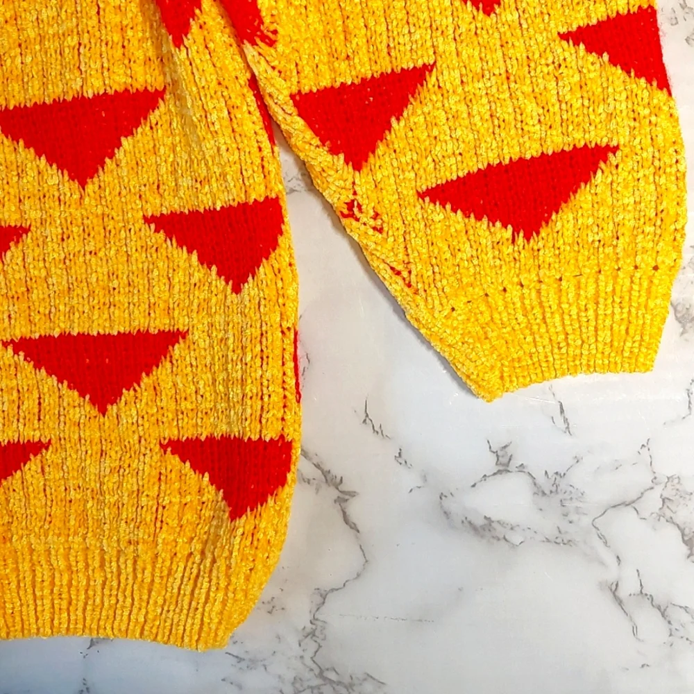 Funky colorful vintage sweater, size M runs small - Picture 6 of 6